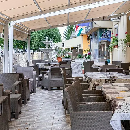 Zenubia Hotel Hajduszoboszlo